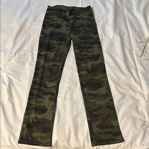 Duluth Trading Co Green and Black Leggings